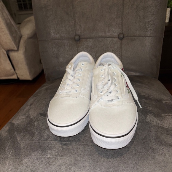 Women’s NWOT White Vans Ward Embroidered Roses Sneakers Size 9 - Picture 3 of 7
